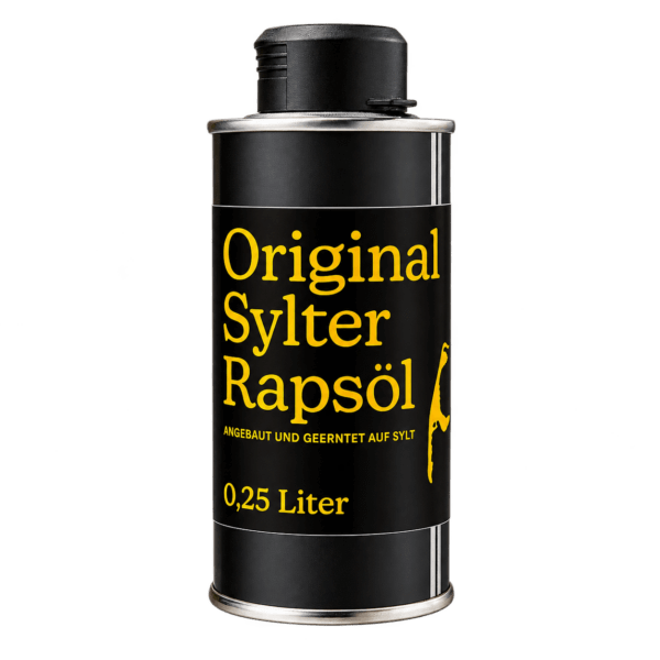 Original Sylter Rapsöl-Kanister Schwarze, zylindrische Blechdose mit der Aufschrift „SYLTER RAPSÖL Kaltgepresst, nativ“, 250 ml, mit gelber Beschriftung und einem Verschluss.